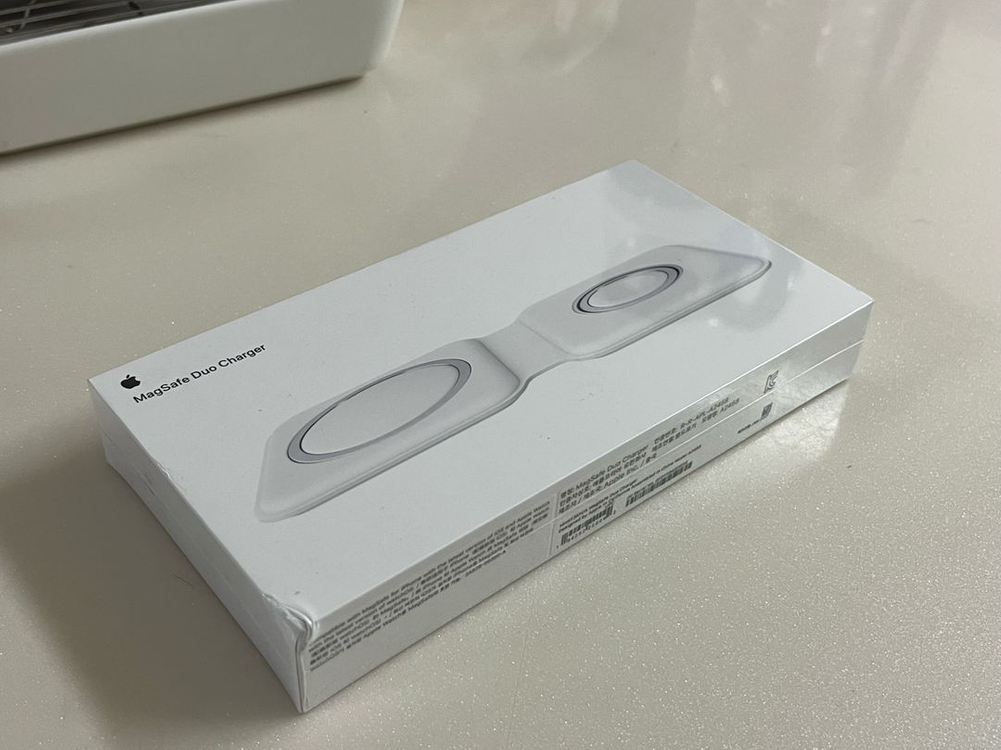 맥세이프 듀오 무선충전기 이미지