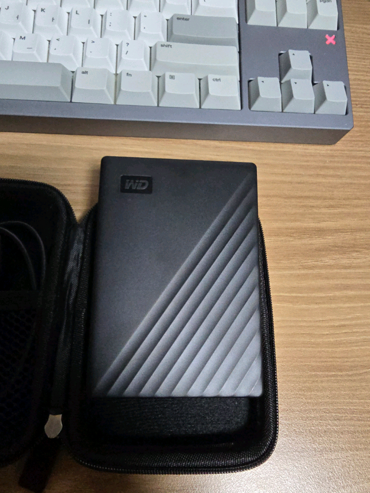 WD mypassprt 4TB 무전원 외장하드 새상품급 디스크인포 (사용시간0시간) 이미지