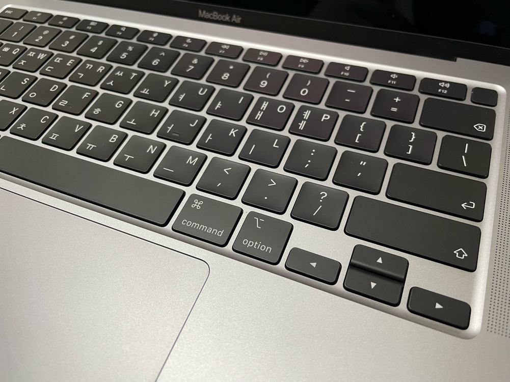 맥북에어 M1 스페이스그레이 이미지