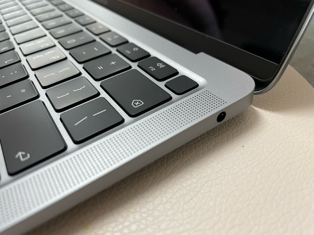 맥북에어 M1 스페이스그레이 이미지