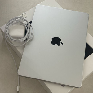 맥북프로 14인치 M3 pro칩 18GB램 512GB SSD 이미지