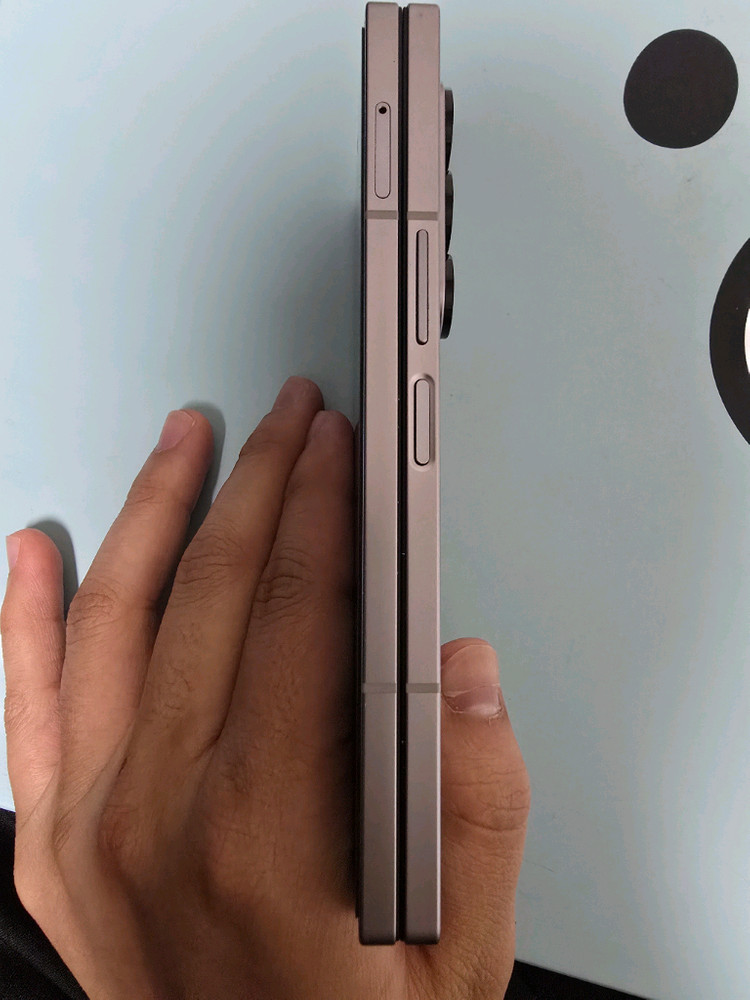 삼성 갤럭시 Z폴드6 256gb 실버 판매합니다. 이미지