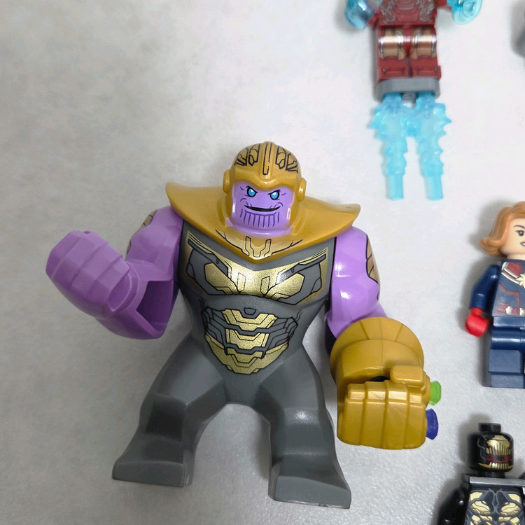 레고 마블 히어로 피규어12개 판매합니다. 이미지