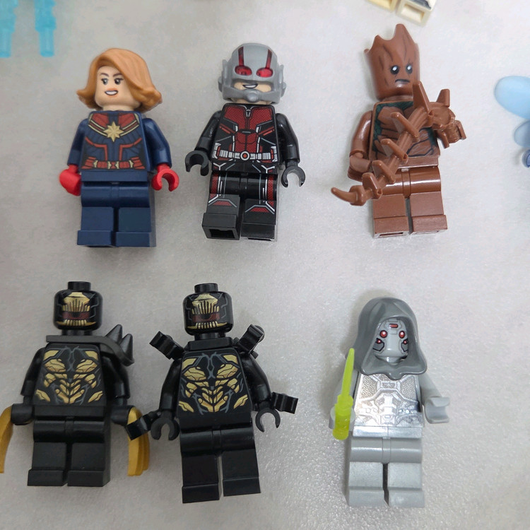 레고 마블 히어로 피규어12개 판매합니다. 이미지