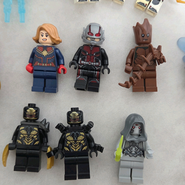 레고 마블 히어로 피규어12개 판매합니다. 이미지