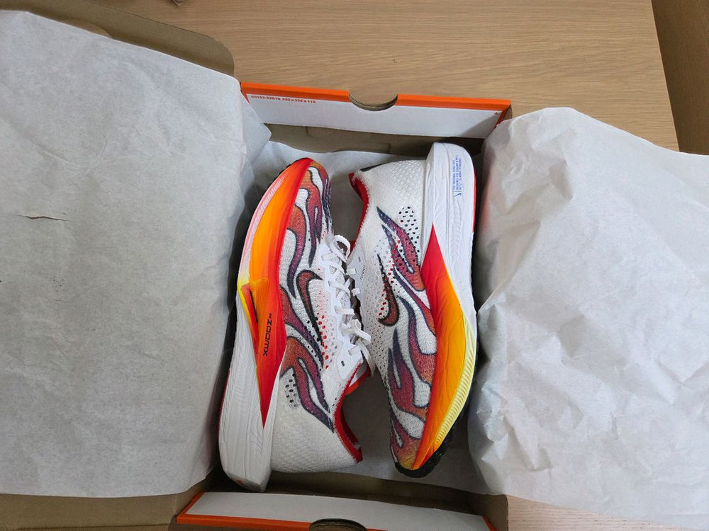 나이키 줌 베이퍼플라이3 하바네로레드275사이즈 판매합니다 이미지