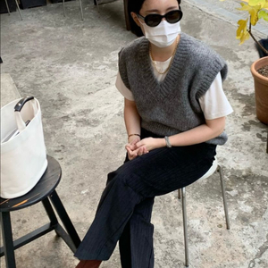 어그스트 베이지보울 알파카 니트 베스트 이미지