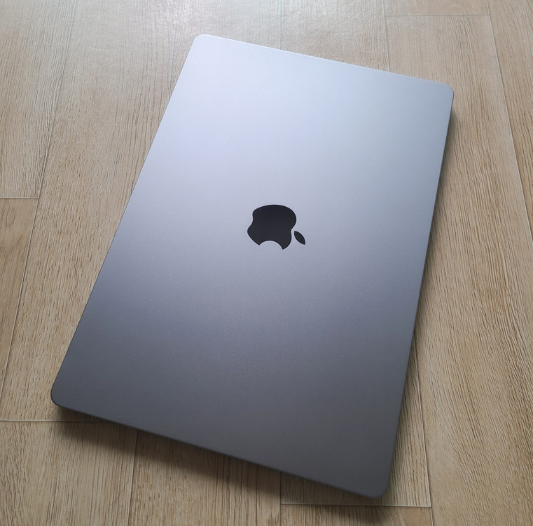 부산 맥북에어M3 15인치 2024년형 배터리98% 팝니다. 이미지