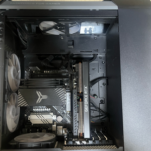 고성능 게이밍 PC 본체 이미지