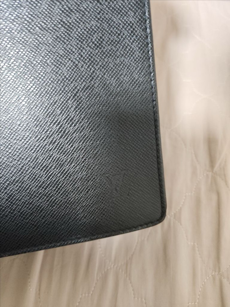 루이비통 타이가 로잔 서류가방 이미지