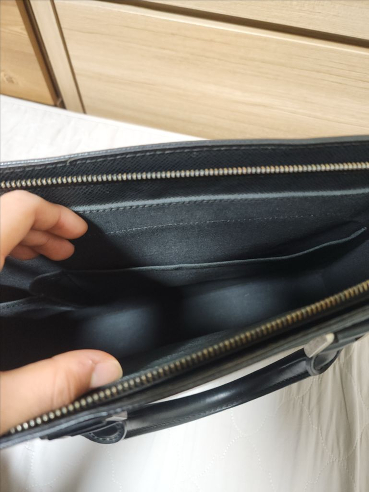 루이비통 타이가 로잔 서류가방 이미지