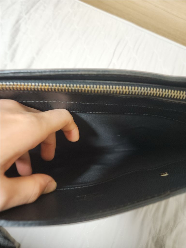 루이비통 타이가 로잔 서류가방 이미지