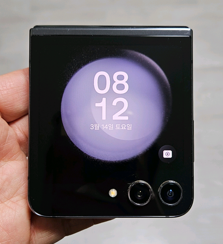 갤럭시 Z플립5 그라파이트 256GB 싸게 팝니다. 이미지