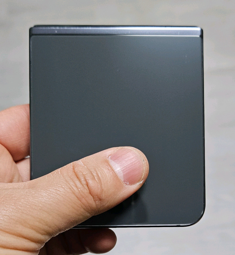 갤럭시 Z플립5 그라파이트 256GB 싸게 팝니다. 이미지