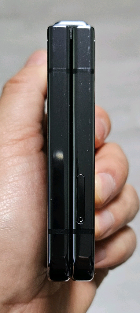 갤럭시 Z플립5 그라파이트 256GB 싸게 팝니다. 이미지