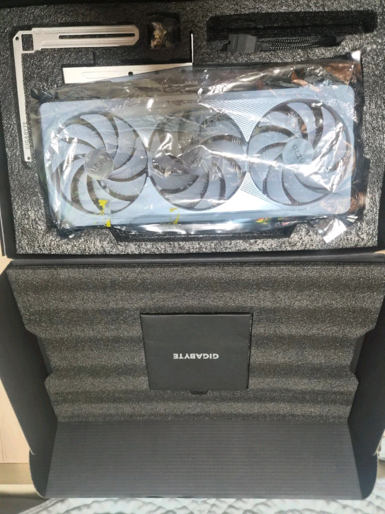 RTX 4080 SUPER AERO OC 16G S급 이미지