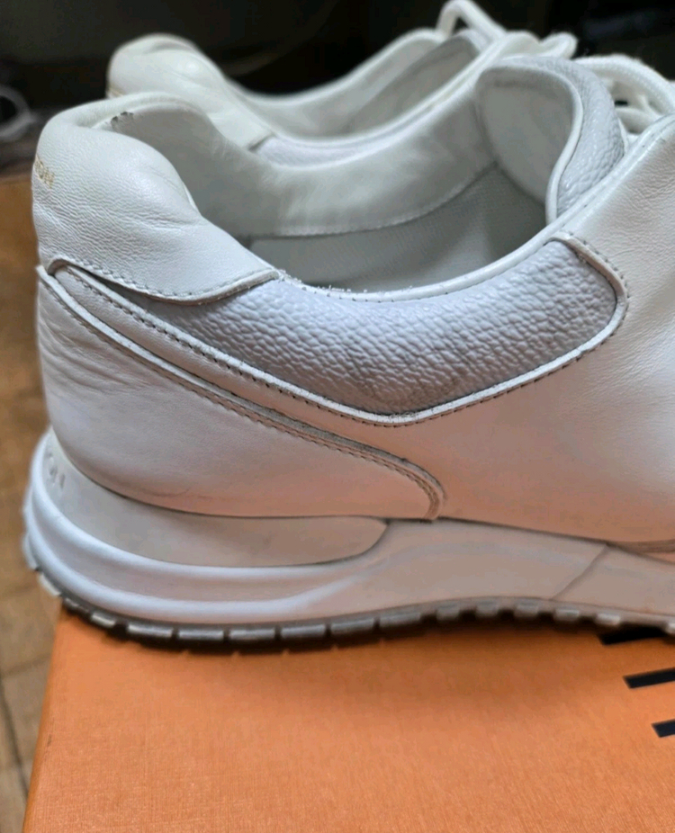 루이비통 런 어웨이 스니커즈 (표기7) 260-265사이즈 이미지