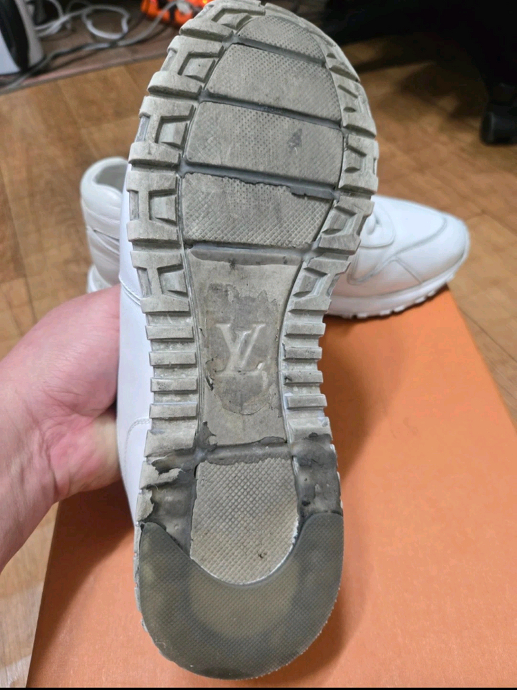 루이비통 런 어웨이 스니커즈 (표기7) 260-265사이즈 이미지