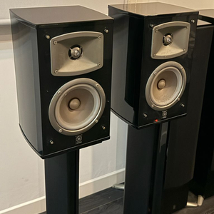 야마하 홈시어터 NS-333 리어(북쉘프) 스피커 + 스탠드 포함 이미지