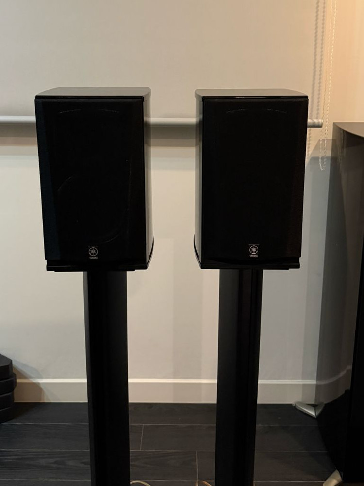 야마하 홈시어터 NS-333 리어(북쉘프) 스피커 + 스탠드 포함 이미지