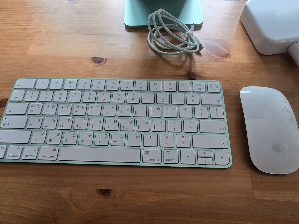 애플 아이맥 24인치 M1 칩 16g메모리 256 ssd 8코어 cpu 8코어 gpu 뒷면 usb포트4개 고급형입니 이미지