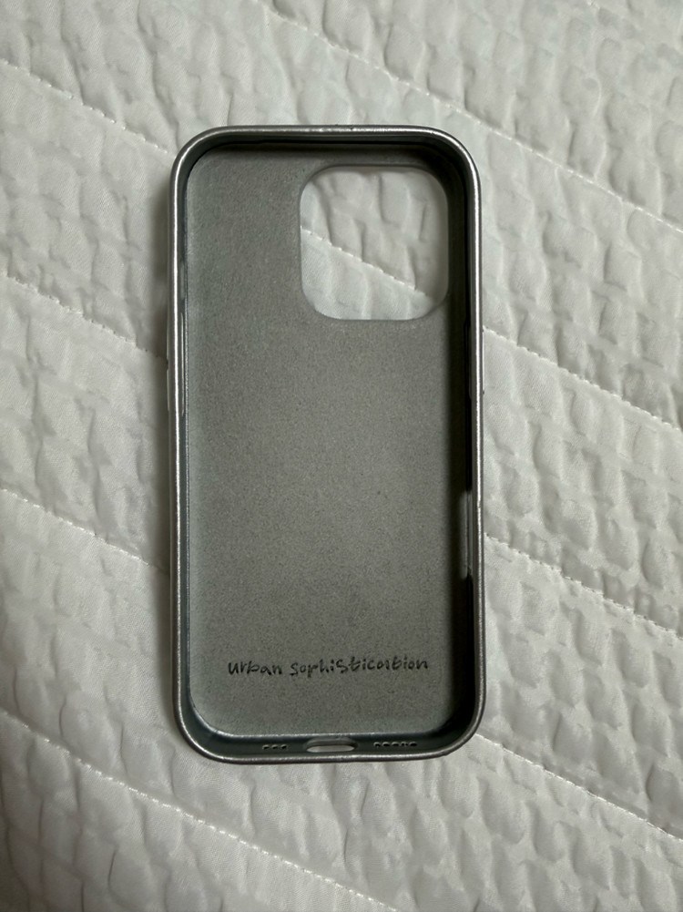 아이폰16프로 어반소피스티케이션 케이스 이미지