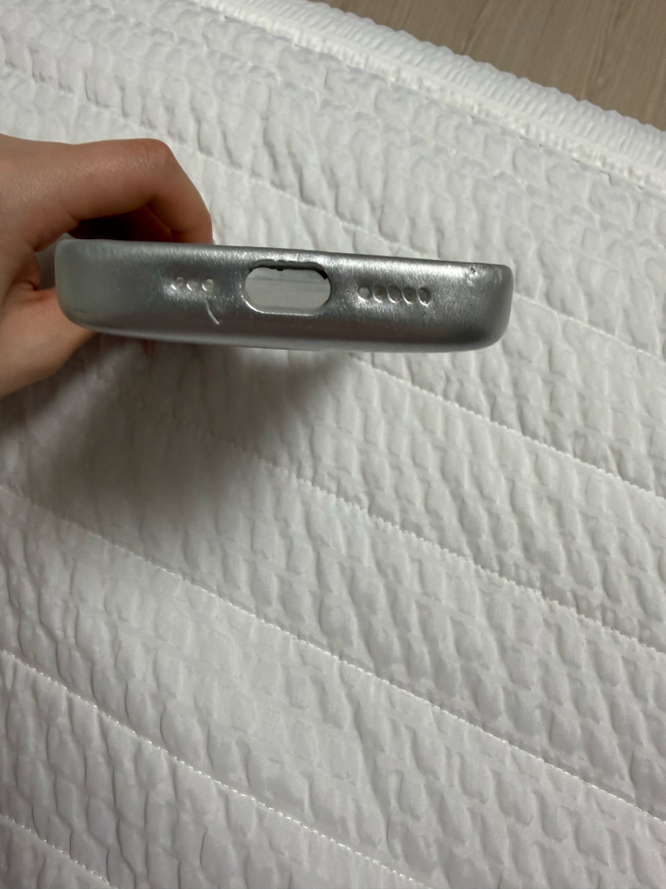 아이폰16프로 어반소피스티케이션 케이스 이미지