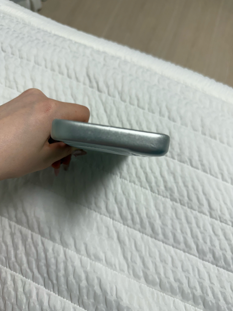 아이폰16프로 어반소피스티케이션 케이스 이미지