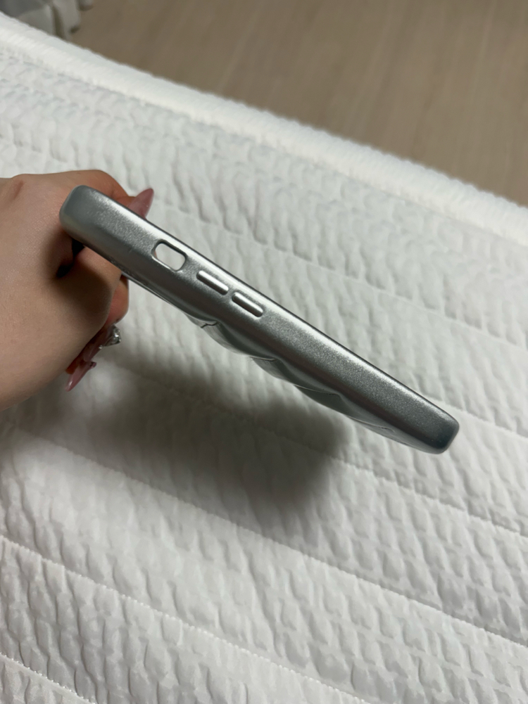 아이폰16프로 어반소피스티케이션 케이스 이미지