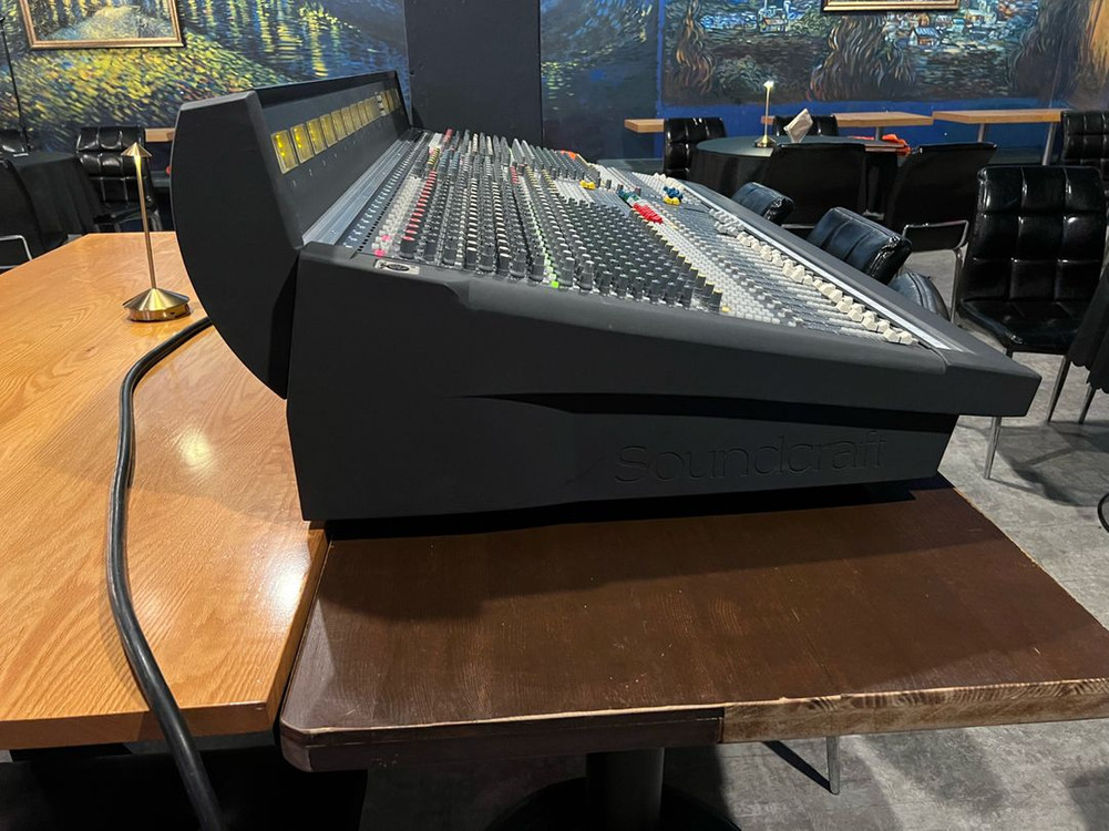 Soundcraft Series Four 24/4 아날로그 믹싱콘솔 이미지