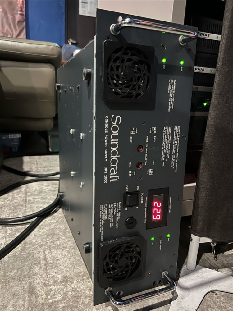 Soundcraft Series Four 24/4 아날로그 믹싱콘솔 이미지