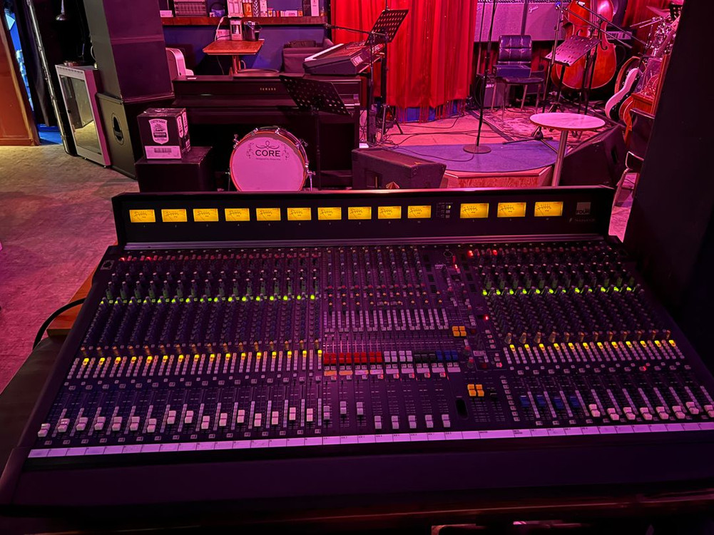Soundcraft Series Four 24/4 아날로그 믹싱콘솔 이미지