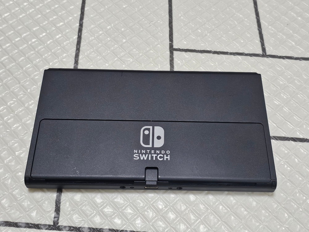 닌텐도 스위치 oled 본체+충전기 이미지