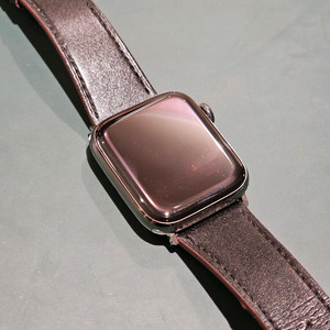 애플워치 그라파이트 스테인리스(셀룰러) (44mm) + 블랙 가죽 스트랩 + 추가 스트랩 이미지