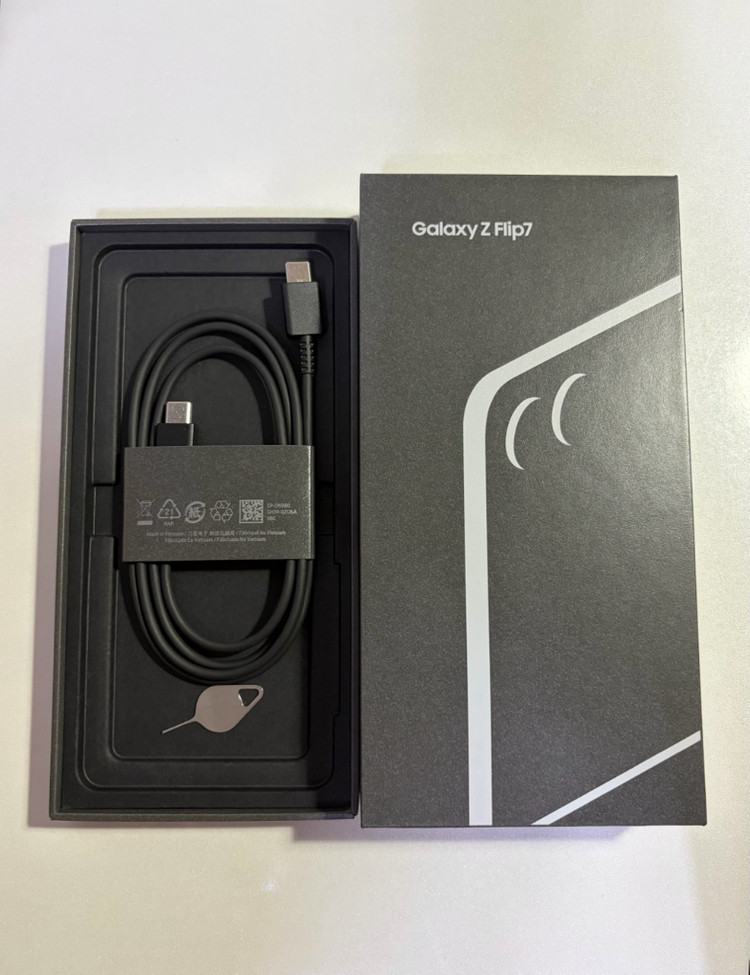 갤럭시 Z플립7 512GB 블랙 중고폰 이미지