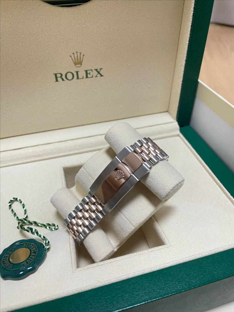 로렉스 126231 신형 데이저스트 흰판로만 36미리 로즈콤비 팝니다 이미지