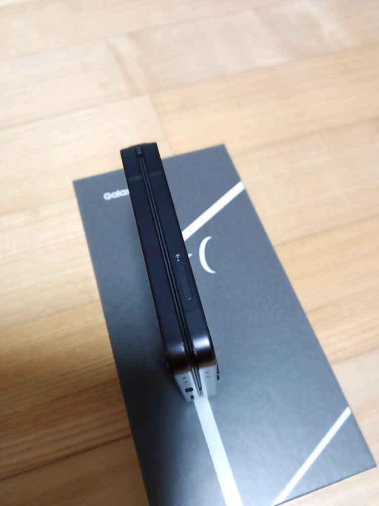 갤럭시 Z플립7 256GB 자급제 이미지