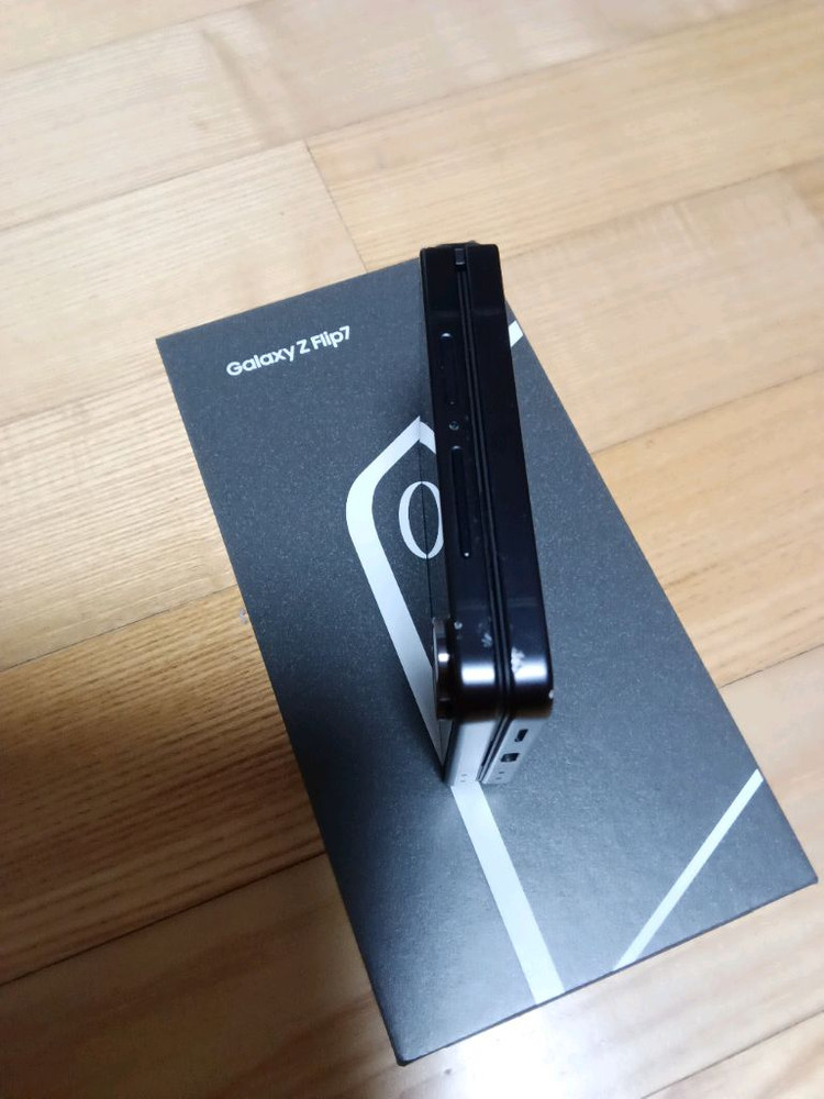갤럭시 Z플립7 256GB 자급제 이미지
