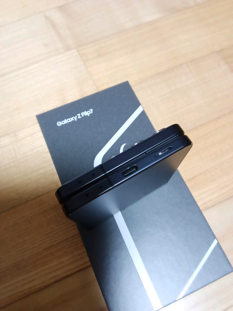 갤럭시 Z플립7 256GB 자급제 이미지