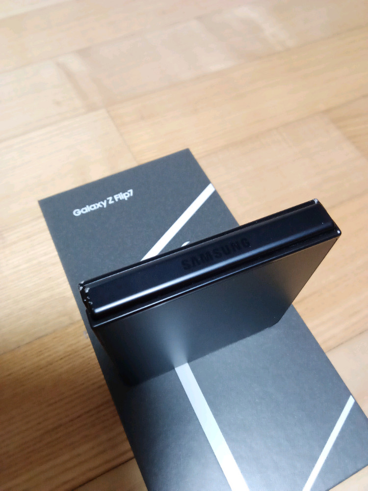 갤럭시 Z플립7 256GB 자급제 이미지