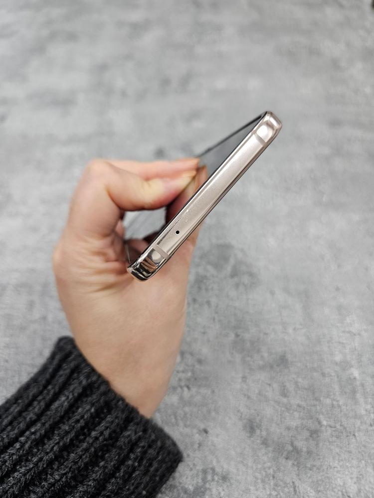 삼성갤럭시Z플립4골드판매 중고폰 이미지