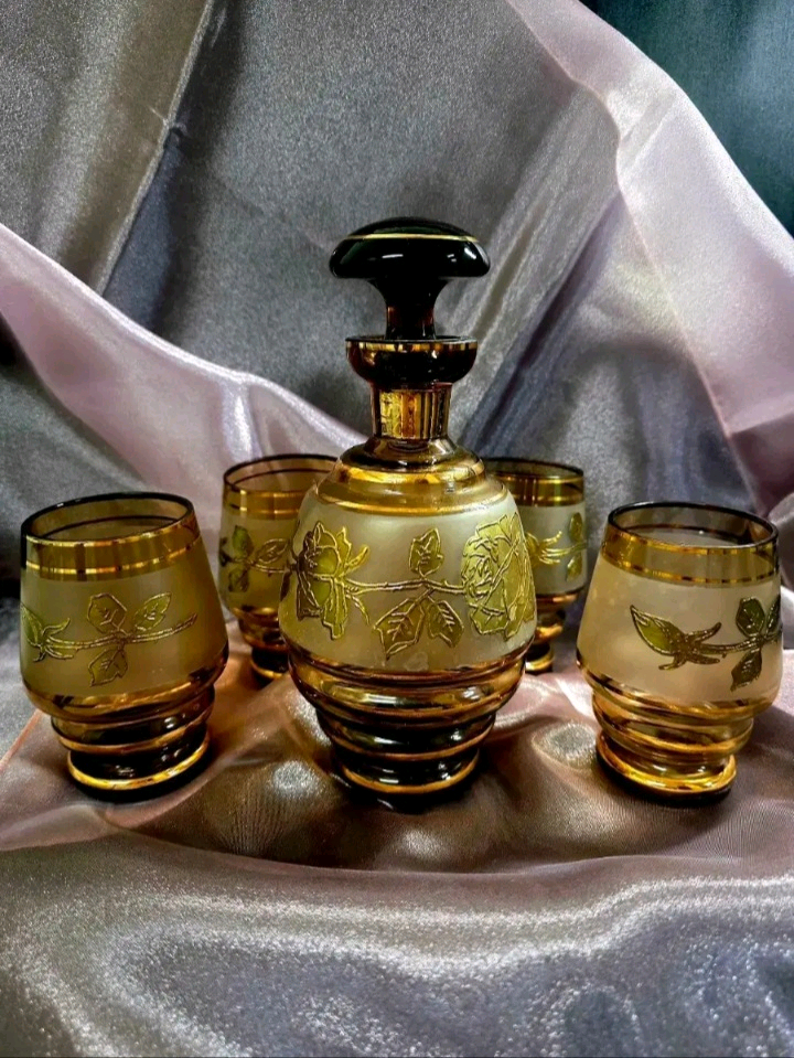 체코 보헤미아 디켄더&유리컵 일괄 이미지