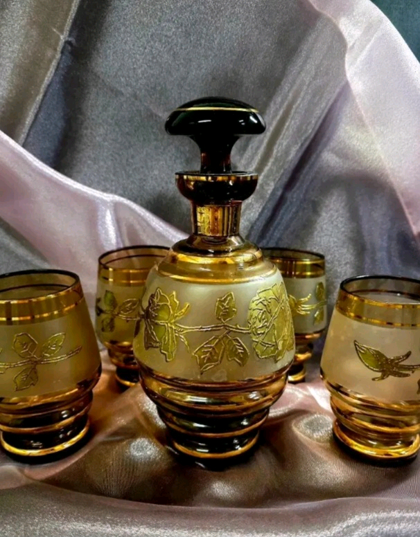 체코 보헤미아 디켄더&유리컵 일괄 이미지