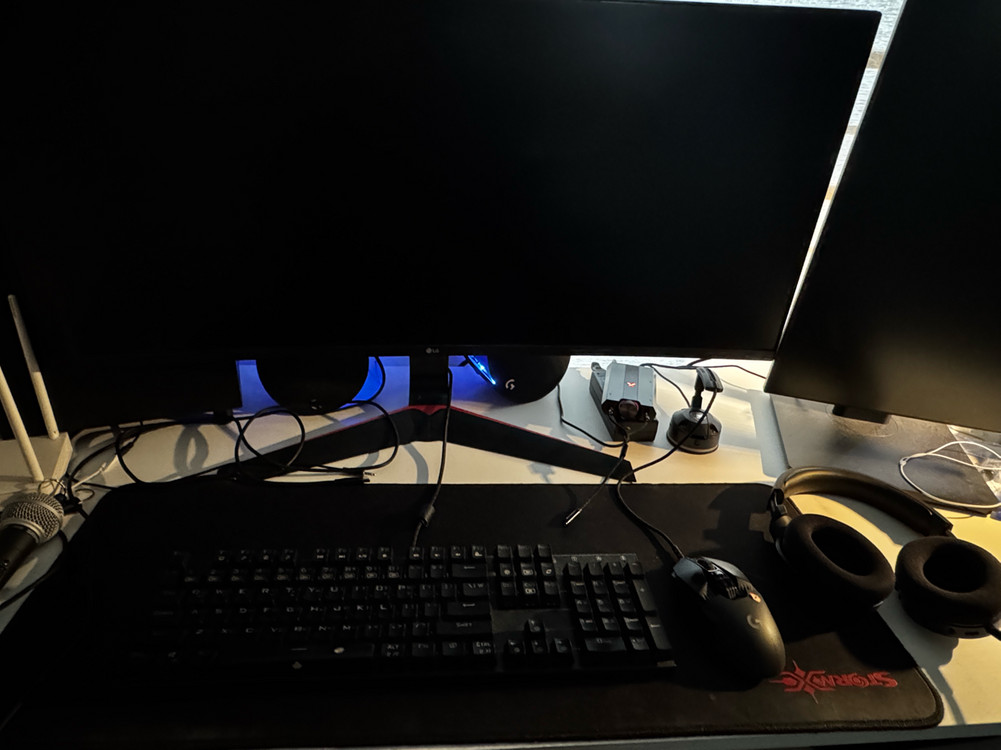 9900k,3080ti 및 컴퓨터 모니터 풀셋 이미지