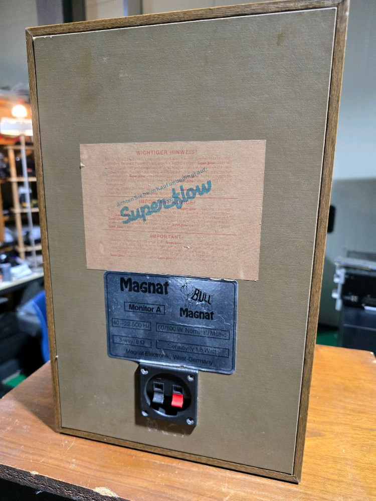 독일 MAGNAT MONITOR A 북쉘프 스피커 이미지