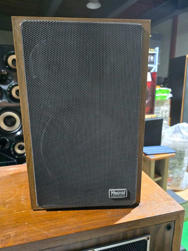 독일 MAGNAT MONITOR A 북쉘프 스피커 이미지