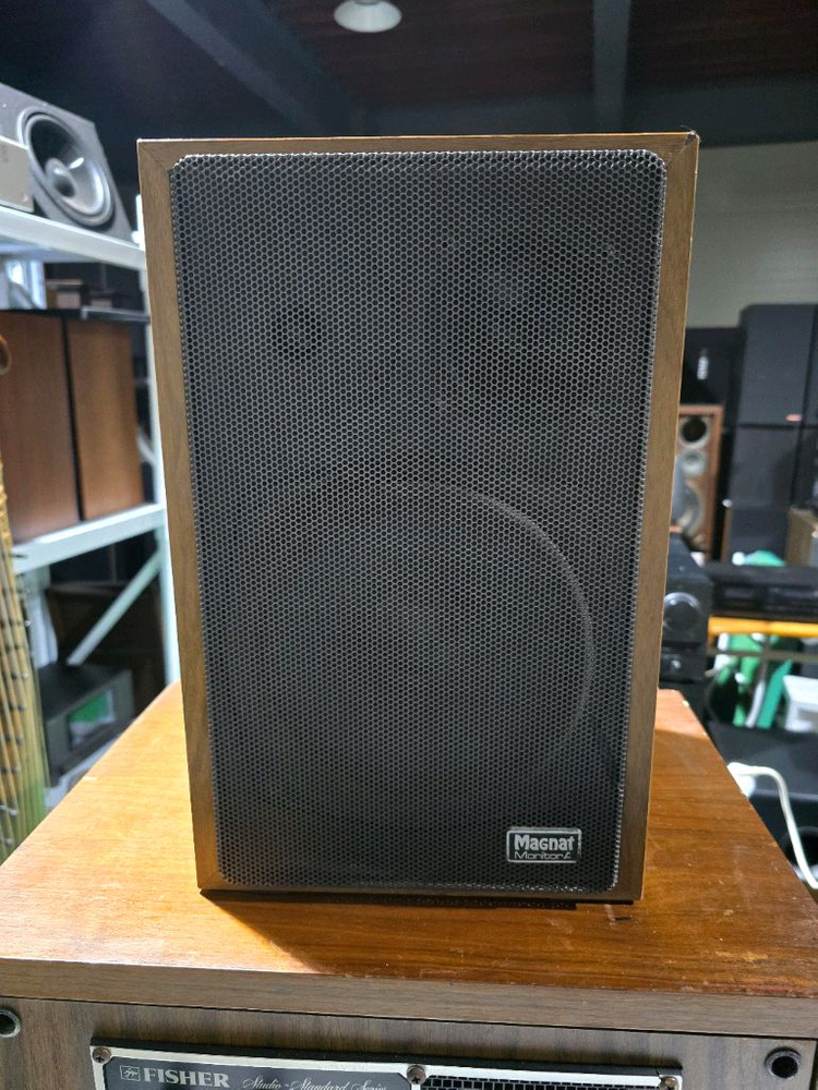 독일 MAGNAT MONITOR A 북쉘프 스피커 이미지
