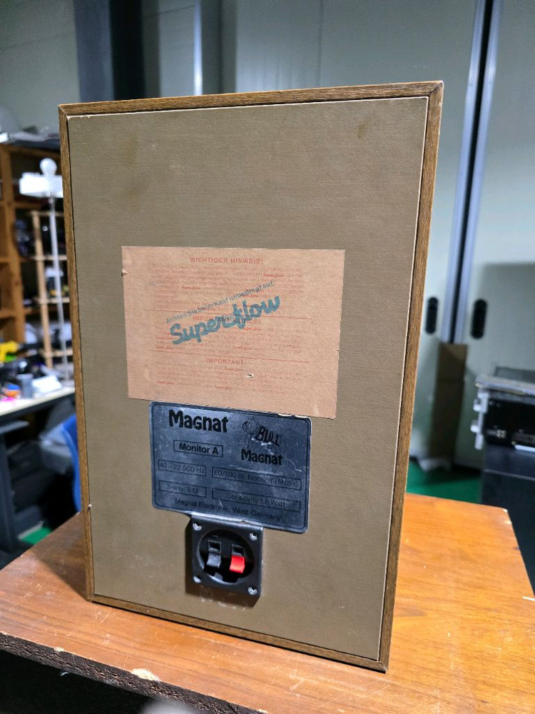 독일 MAGNAT MONITOR A 북쉘프 스피커 이미지