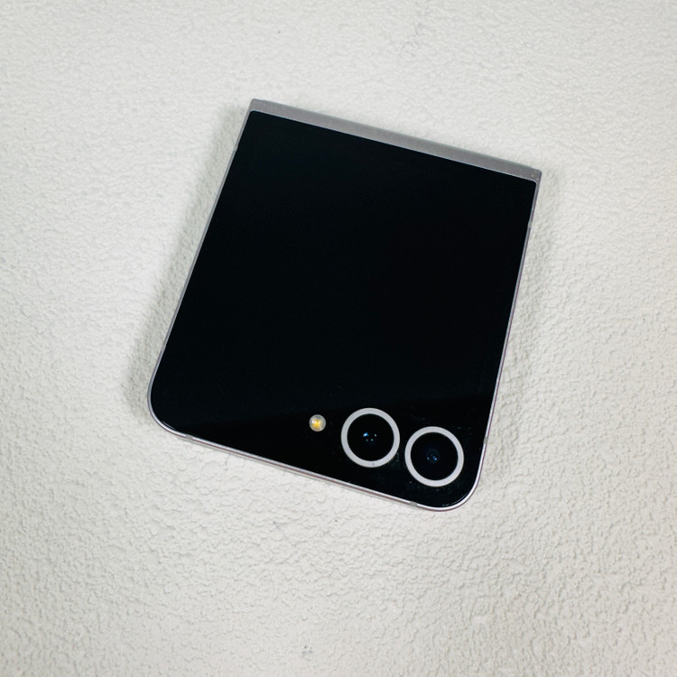 갤럭시 Z플립6 실버 256기가 내부화면센터판 이미지