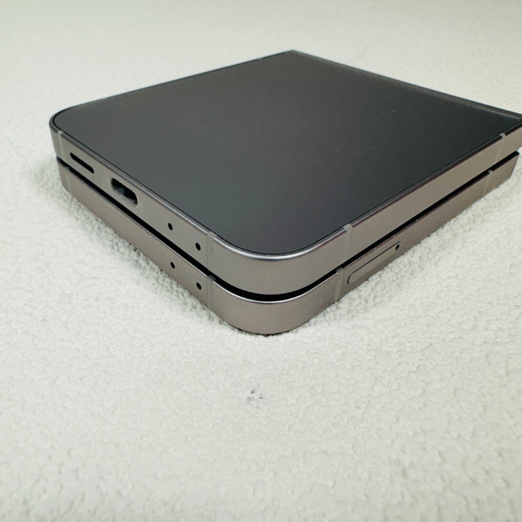 갤럭시 Z플립6 실버 256기가 내부화면센터판 이미지